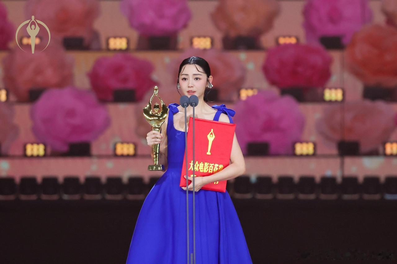 内娱没人了
今年影后给香港演员，卫诗雅