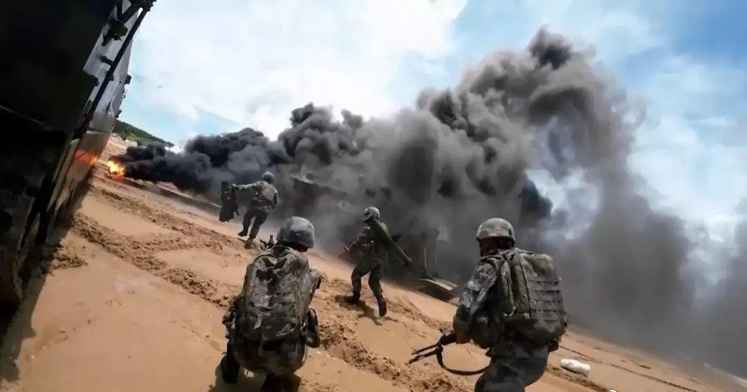 在陆军三界训练基地，这样的体系联合演习常态化上演……我在央视频，邀你一起看更多有