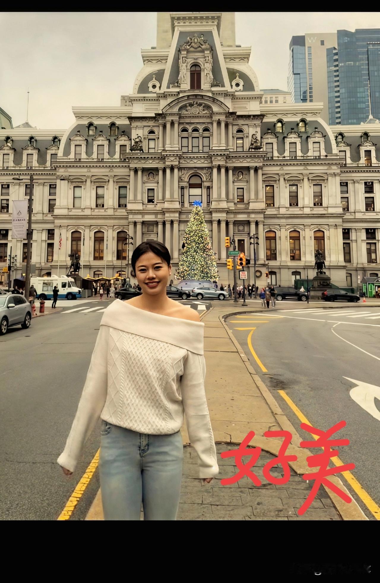 赢球的龚翔宇心情大好，又开始嗨吃了[呲牙]，快来看看
她上穿一字肩毛衣，下搭蓝色