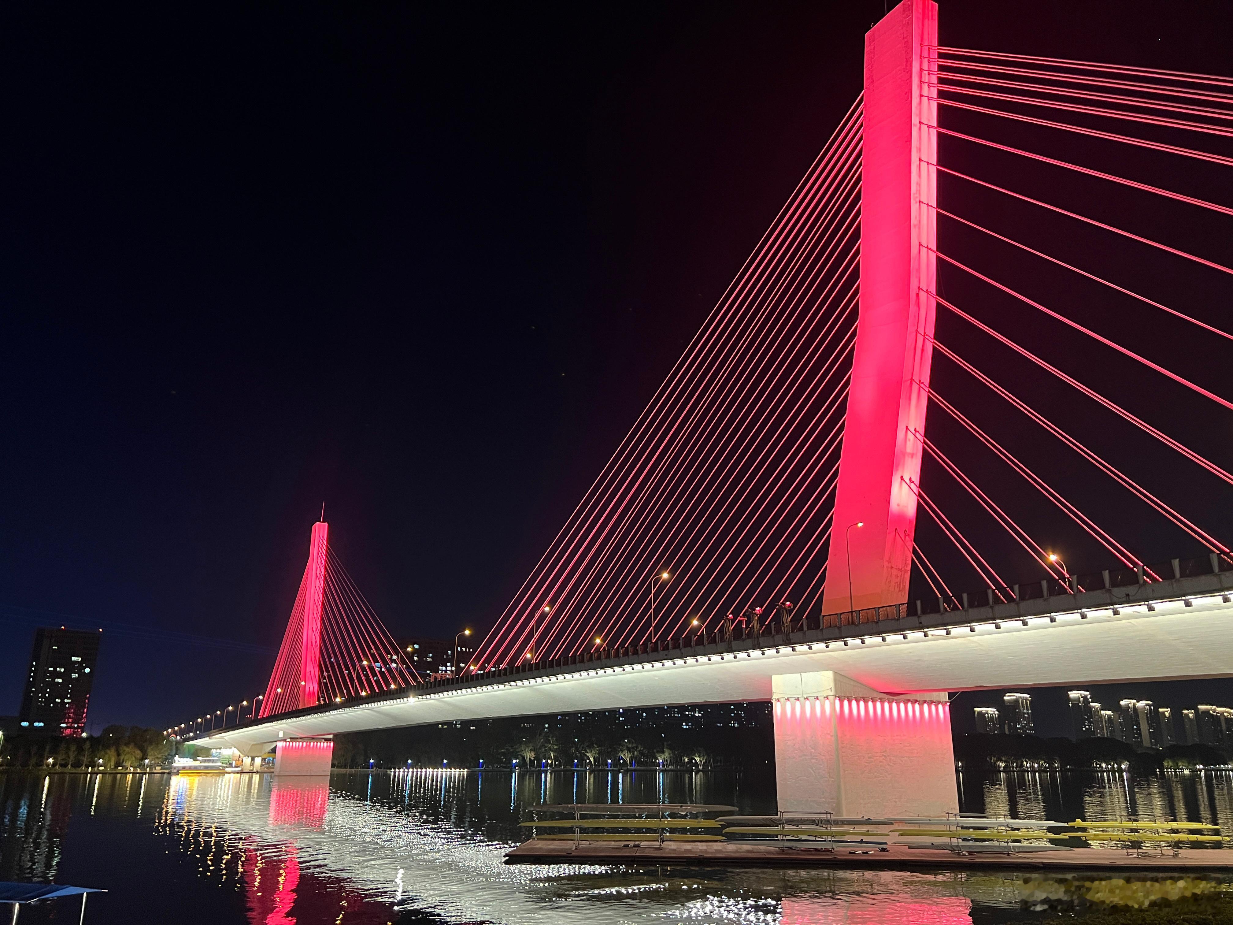 上次来沈阳是八年前了，国足那场比赛战平伊朗。浑河南岸建设的挺美 ​​​