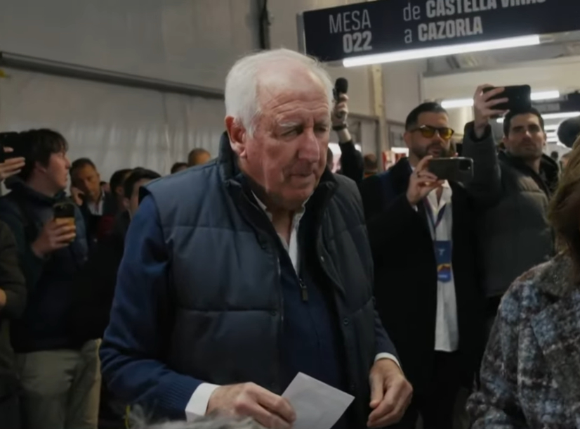 雷克萨奇抵达投票站投票❤️💙巴萨vs塞维利亚巴萨大选巴萨