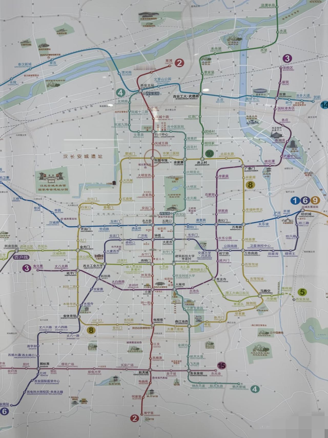 西安地铁进化，已经和完善了吧。不能规划的地方都是先人的故居[呲牙][呲牙][呲牙