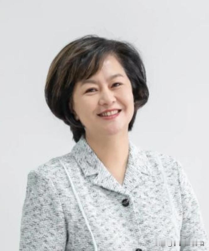 1999年，鞠萍向丈夫提出了离婚，丈夫却提出孩子和钱只能带走一样。鞠萍一听就知道