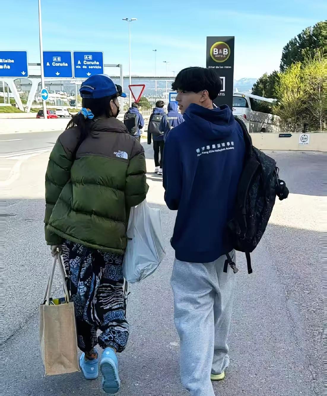 张柏芝确实是位好妈妈，对3个儿子上心，都亲力亲为为儿子做事情，真是一位幸福的妈妈