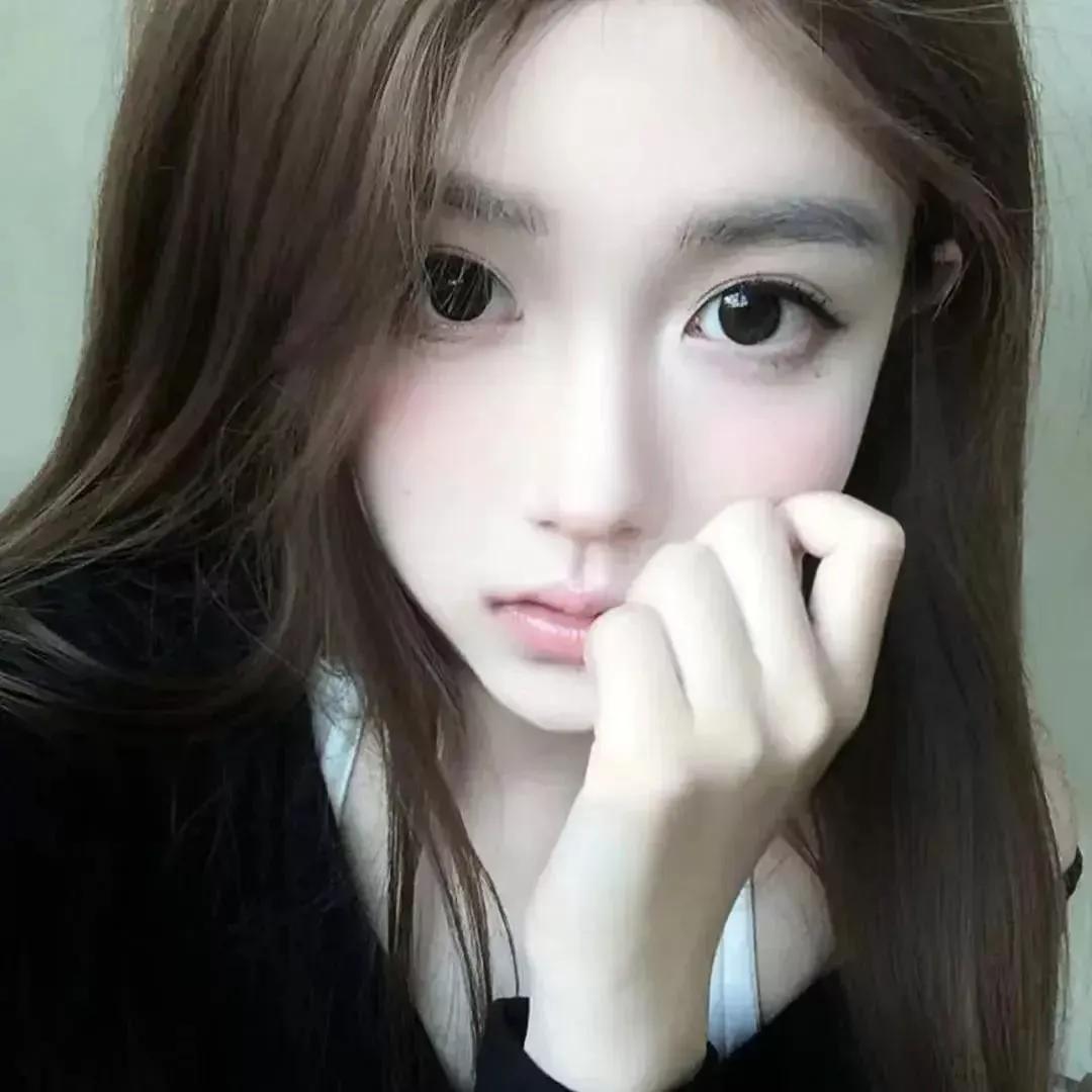 温柔眼神，浅笑嫣然，指尖轻触，心绪万千温婉眸光 藏满爱意的眼神 眸光浅笑 魅惑眼