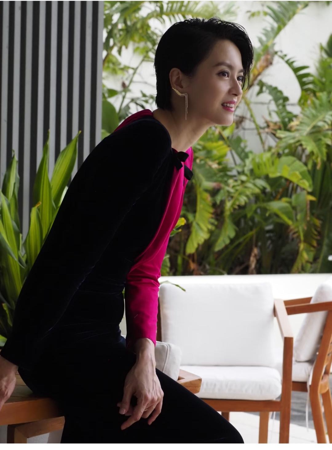 梁咏琪，为什么手不涂指甲油呢？