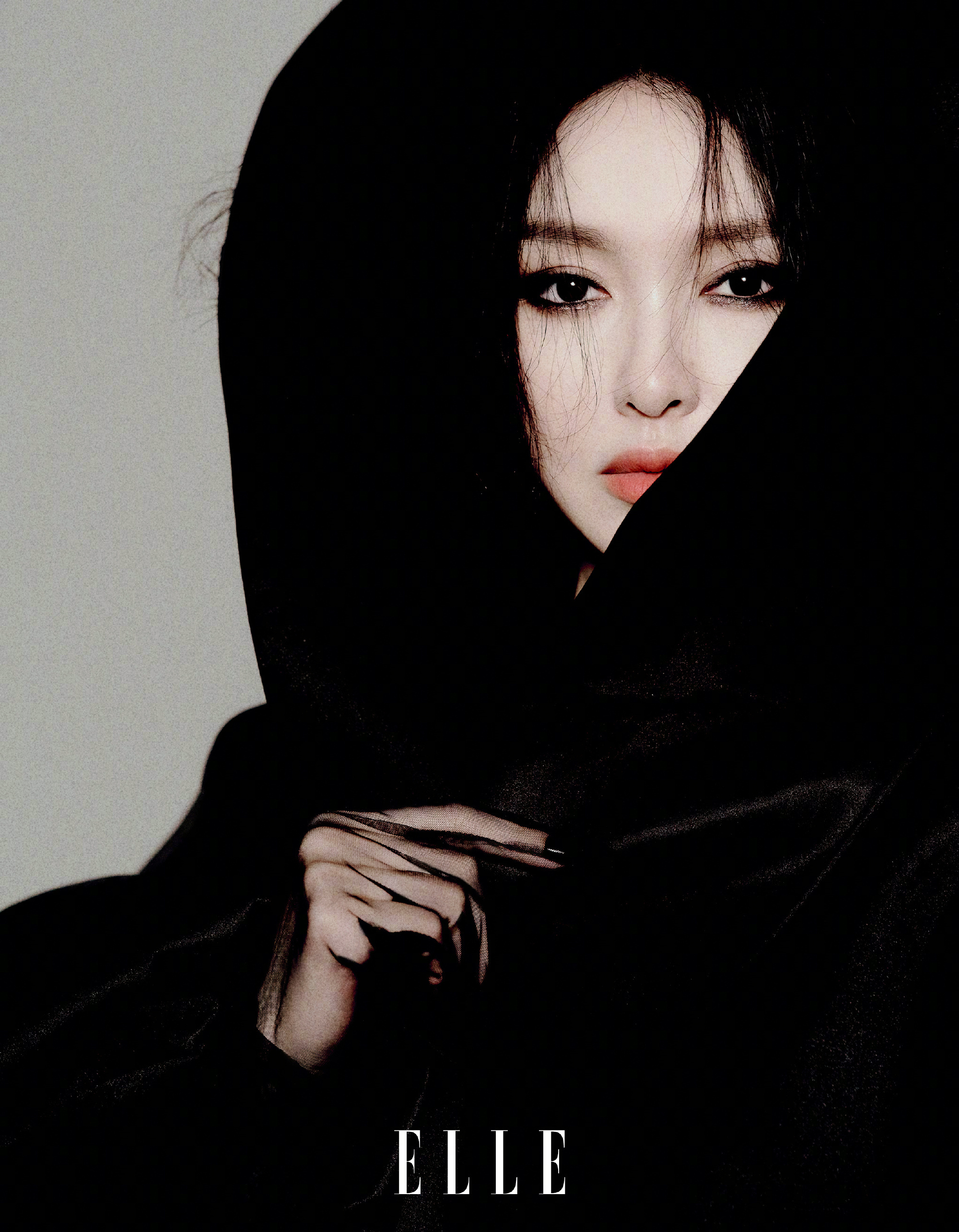 ELLE7月刊唐嫣封面唐嫣短发姐感大片唐嫣破局者姿态大片摄影：于聪 
