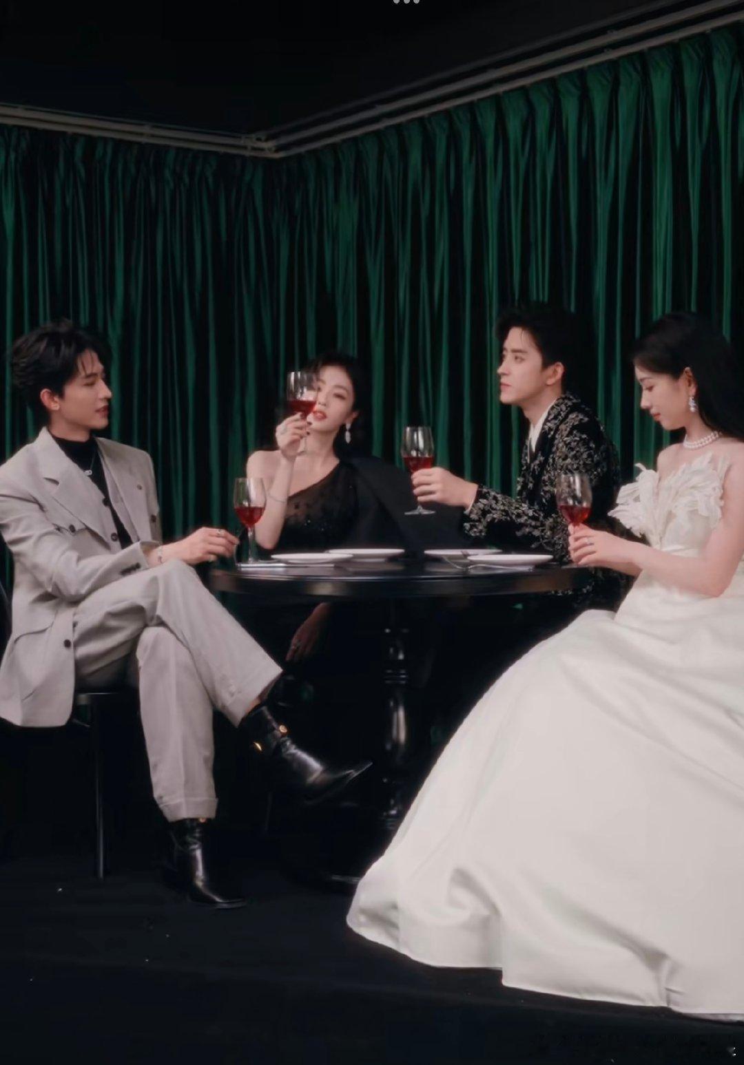 白鹿敖瑞鹏代露娃常华森举杯对视视频白鹿敖瑞鹏代露娃常华森举杯对视白鹿敖瑞鹏代露娃