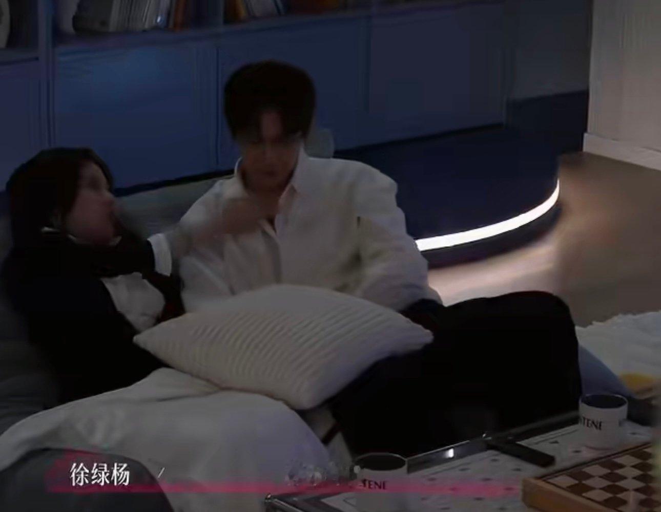 柳柳周佑凌偷偷牵手柳周cp偷偷牵手啊啊啊啊啊柳柳周佑凌偷偷牵手诶 