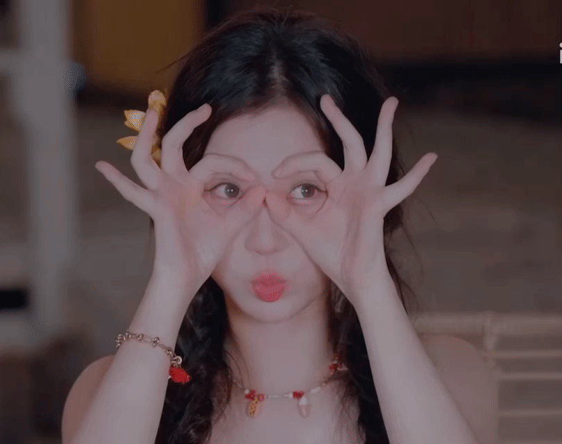 此女一不小心又很萌了网剧双轨