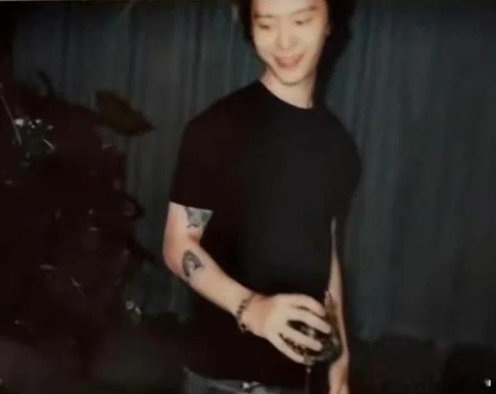 范丞丞生日合照范丞丞生日合照🈶，跑男团也集体为范丞丞庆生！范丞丞生日大合影i群