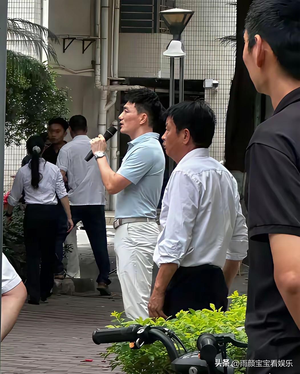 难怪张馨予对他情有独钟，真人也太帅了吧！
