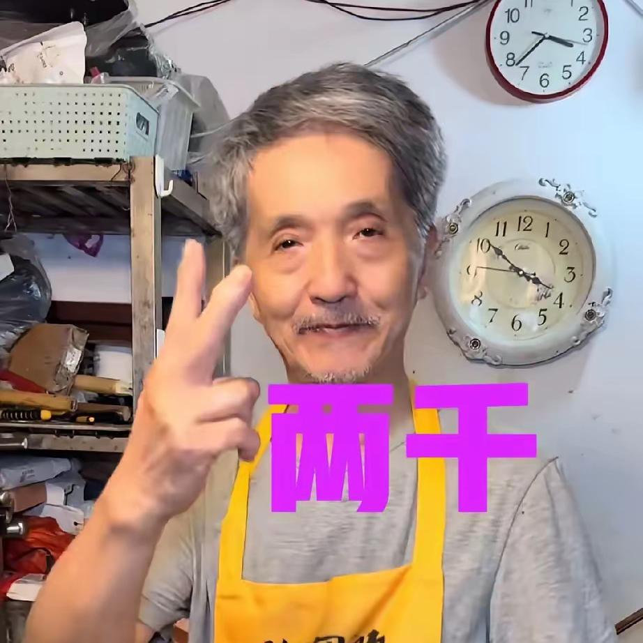 重庆天价毛血旺又涨价了，这回是从上个月的1888元涨到了2000，彻底凑了个整。