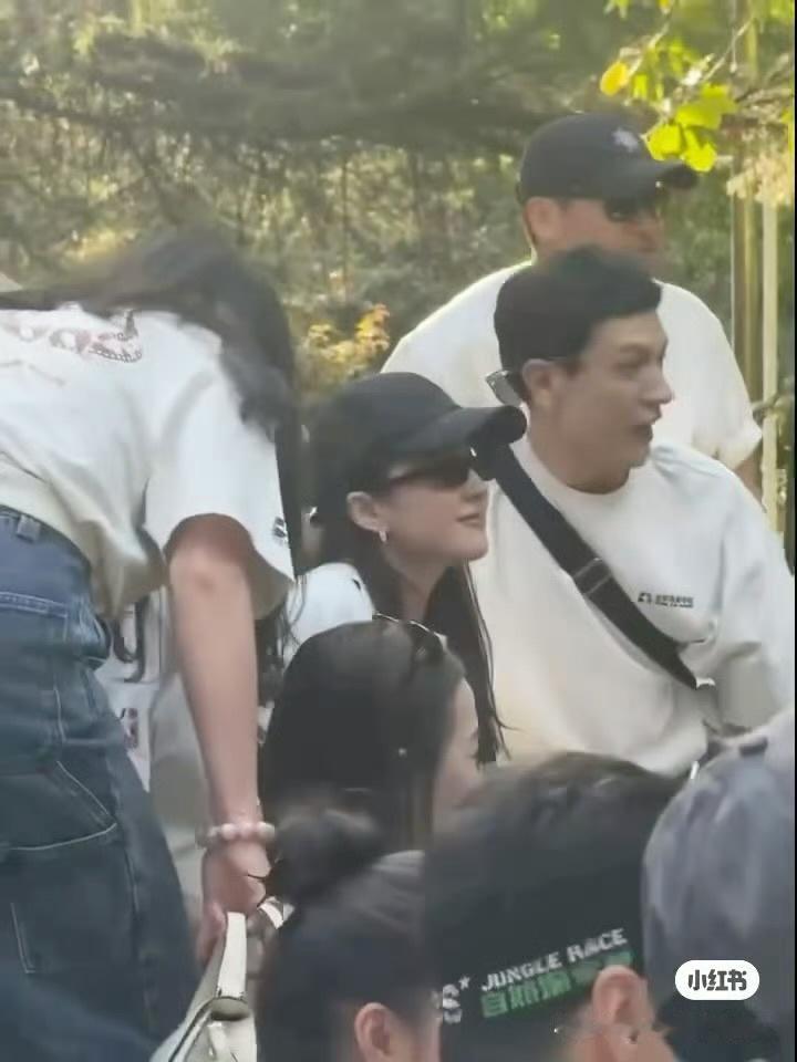 看把我仙热的，我来给姐姐扇扇风🪭 