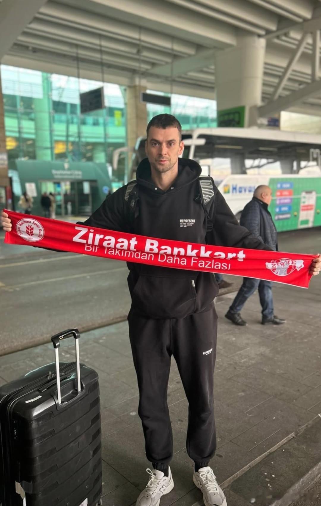 安卡拉农行还在引援，老将科伊来了，俱乐部今日已经官宣。其实农行的阵容已经很强大了