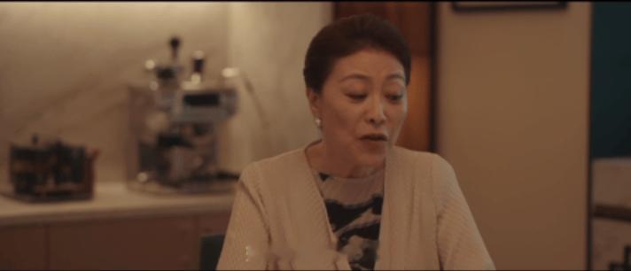 如何看待昂贵但临期的礼物 电视剧四喜让我们明白，昂贵临期礼物送亲戚孩子满月酒，会