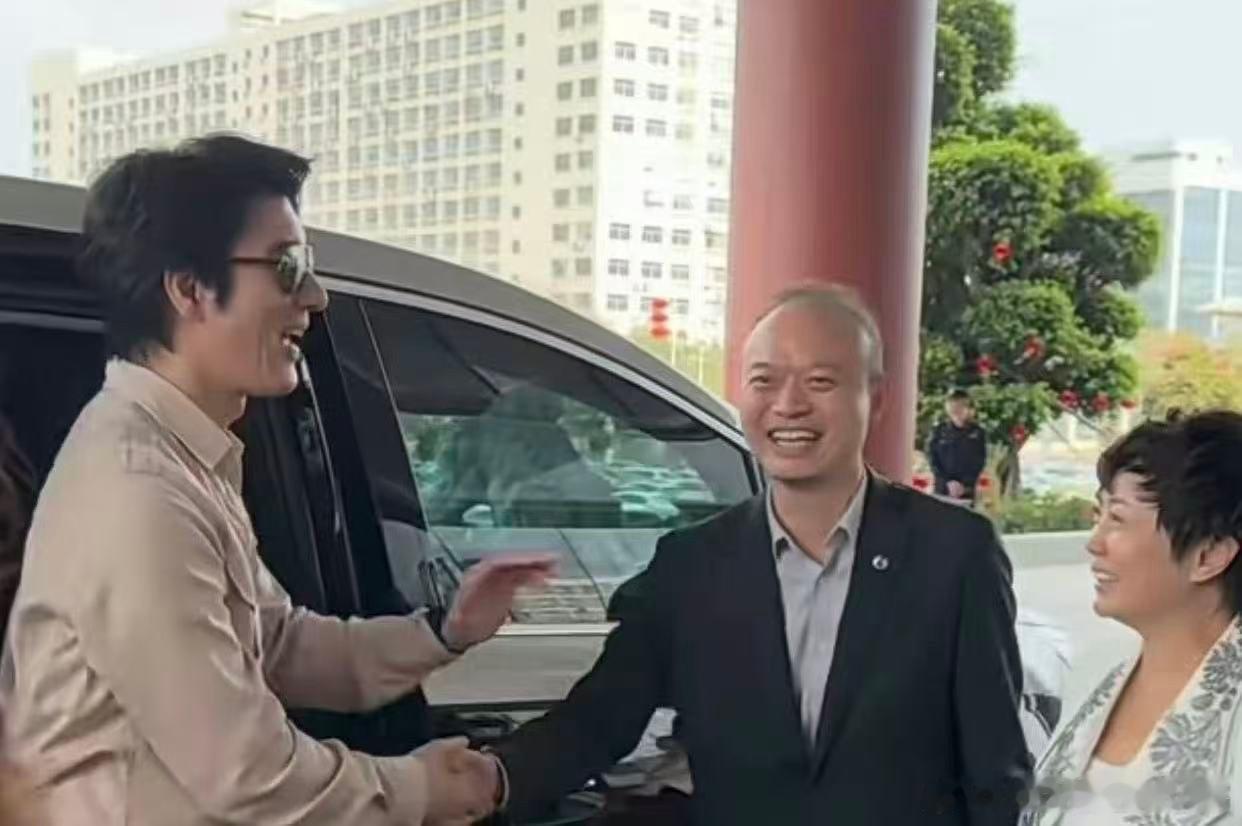 2月份才参观比亚迪总部，5月份的合作就花落腾势。王力宏加盟腾势，强强联合，这也太