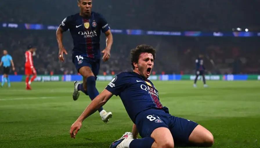 史诗级进球大战！一场酣畅淋漓的谁防守谁怂包的比赛！整场看下来，双方进攻踢得有来有