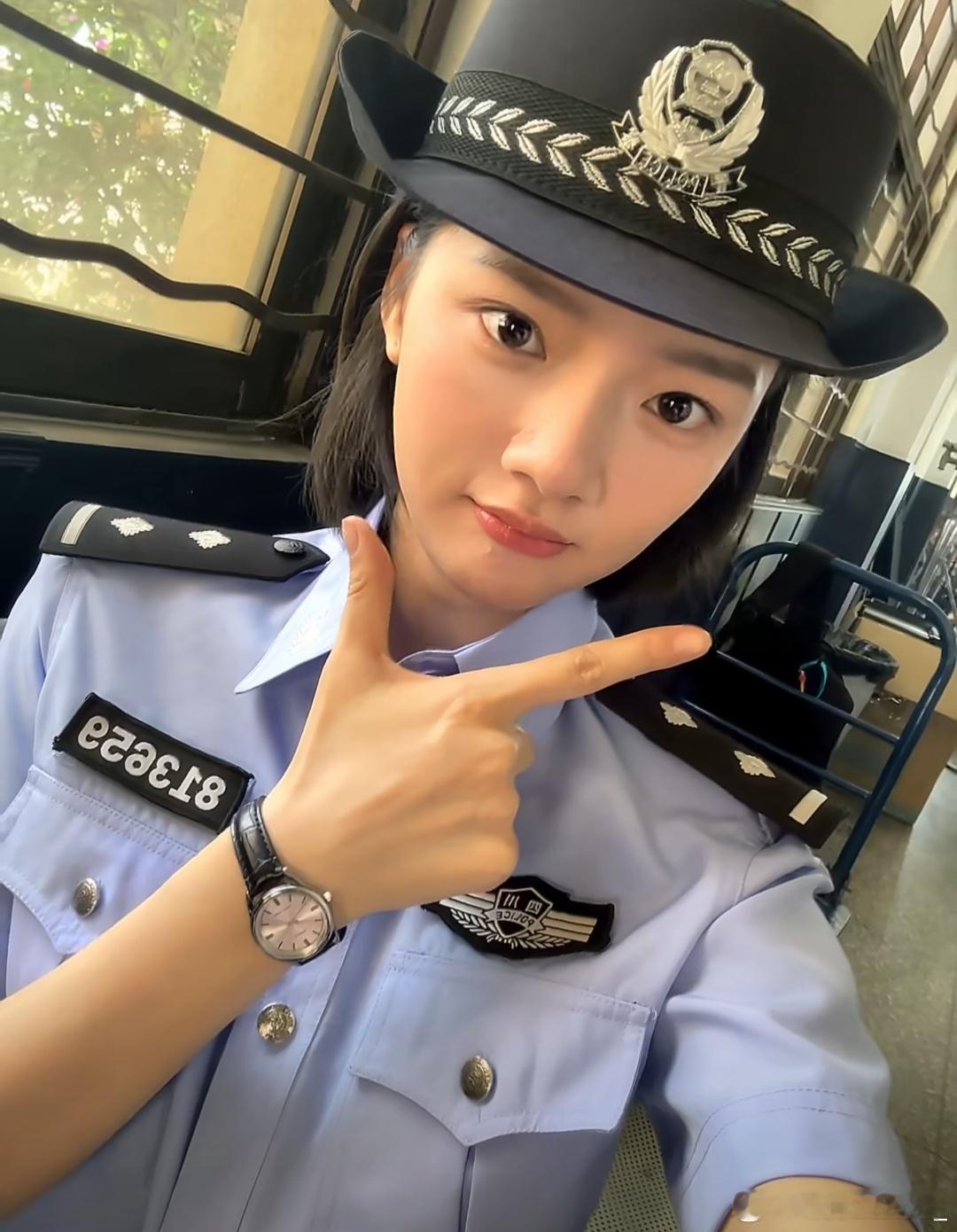 任敏发live图没看后半段被邓为一句宝宝钓成翘嘴谁懂啊，这种社死瞬间太真实了，任