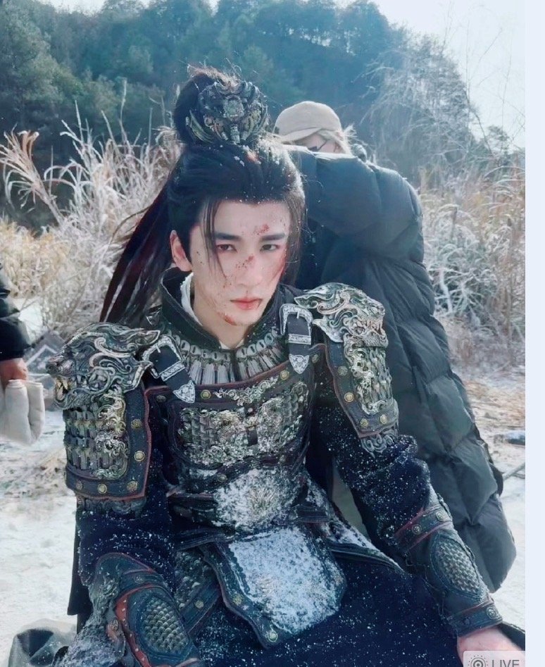 爆光啦：张凌赫为新剧真的拼！为了演好《归鸾》里的逆袭枭雄萧厉，提前三个月增肌8公