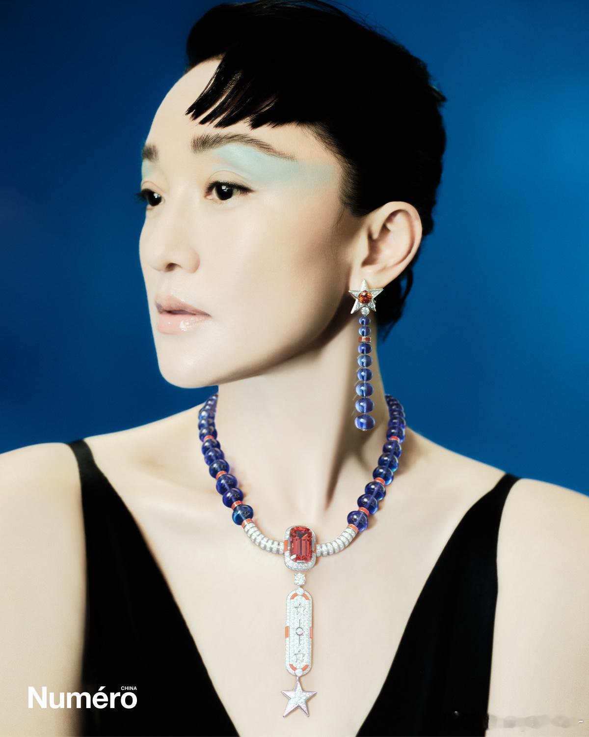 周迅成为CHANEL大使的第十五年，佩戴香奈儿最新臻品珠宝SIGNES&SYMB