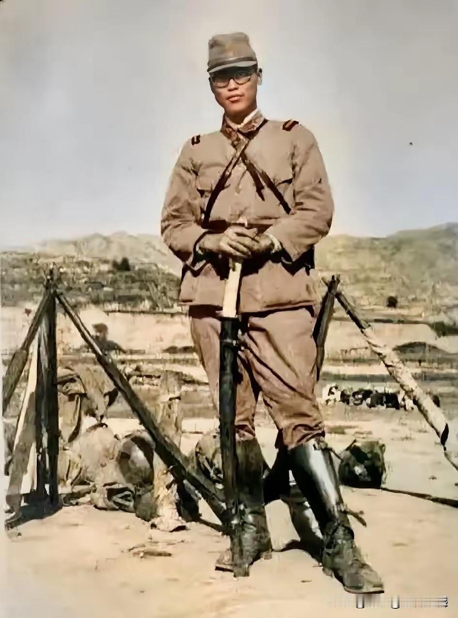 日本鬼子在80多年前，它们的装备就是非常精灵的，仅从个人装备来看，要远远高于同期