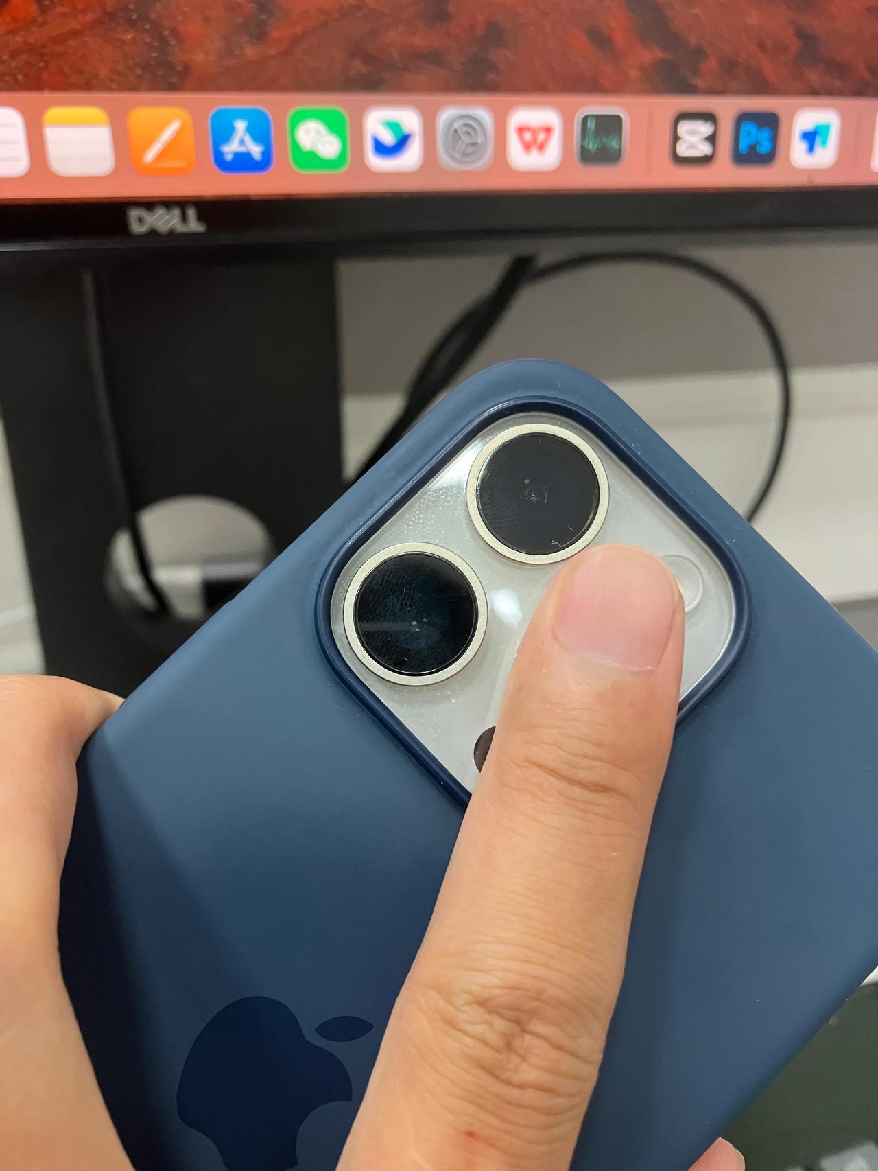 小道消息，据说iPhone16标准版后面长这样[灵光一闪]变成竖排了，和当年iP