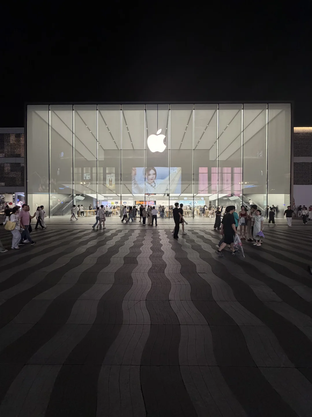 Apple西湖门口的波浪地转是代表西湖吗