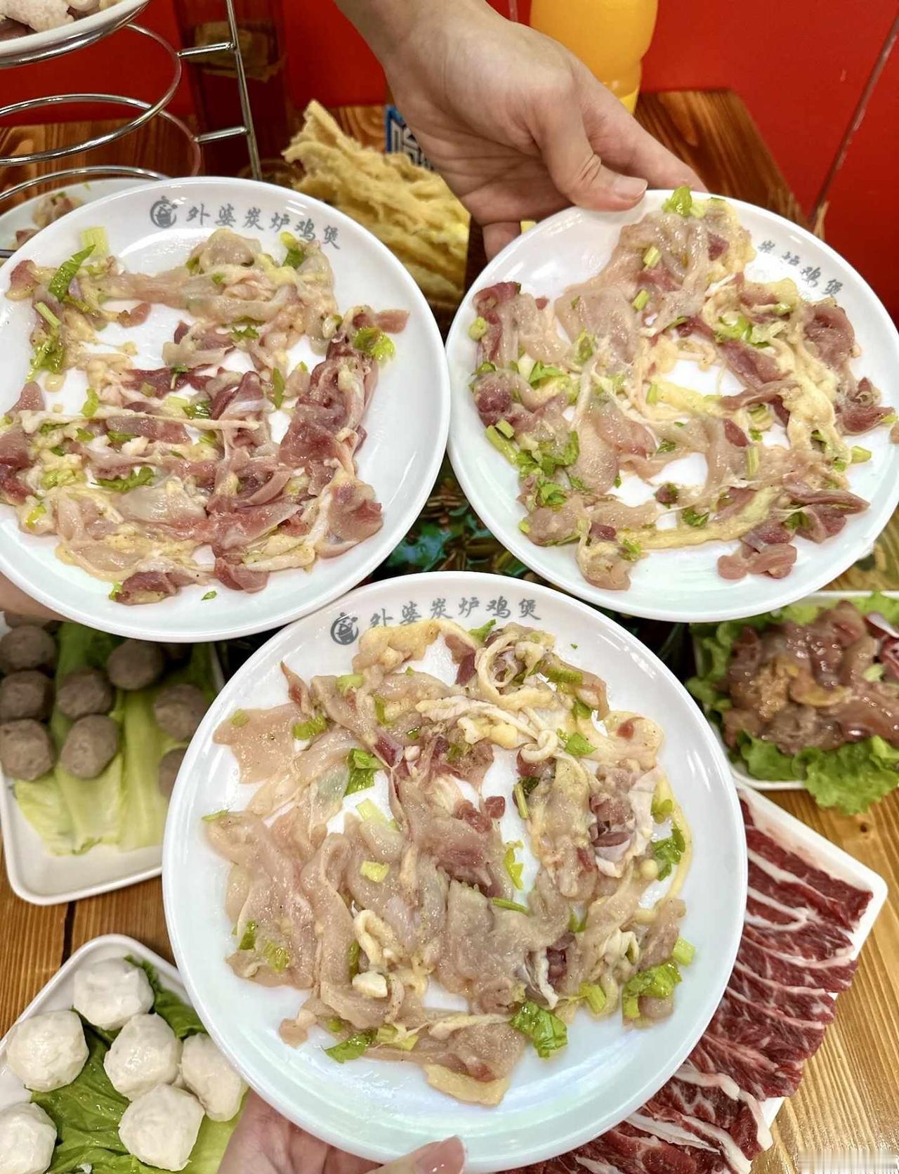 这锅炭炉鸡煲！连炫三碗汤🍲