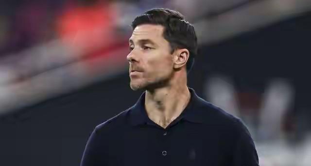 哈维阿隆索在皇马黯然下课对于皇马这种没啥体系不讲传承的球队来说就别考虑新人或内部