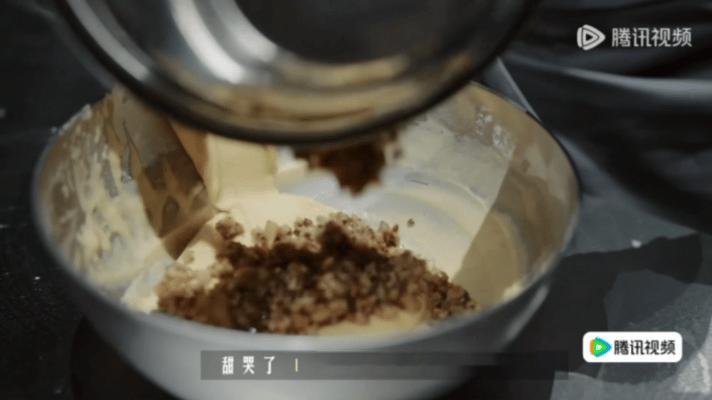 谢霆锋说用辣椒做甜品是疯了一饭封神 万万没想到辣椒可以制作甜品，辣味玛德琳反差感