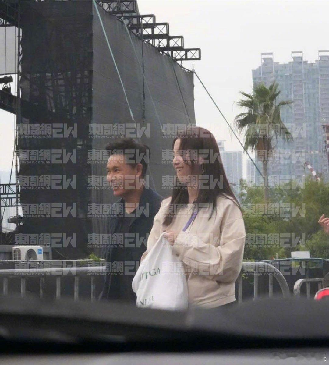 陈晓华否认与郭晋安恋情陈晓华回应与郭晋安互动亲昵 近日，陈晓华与郭晋安被拍到活动