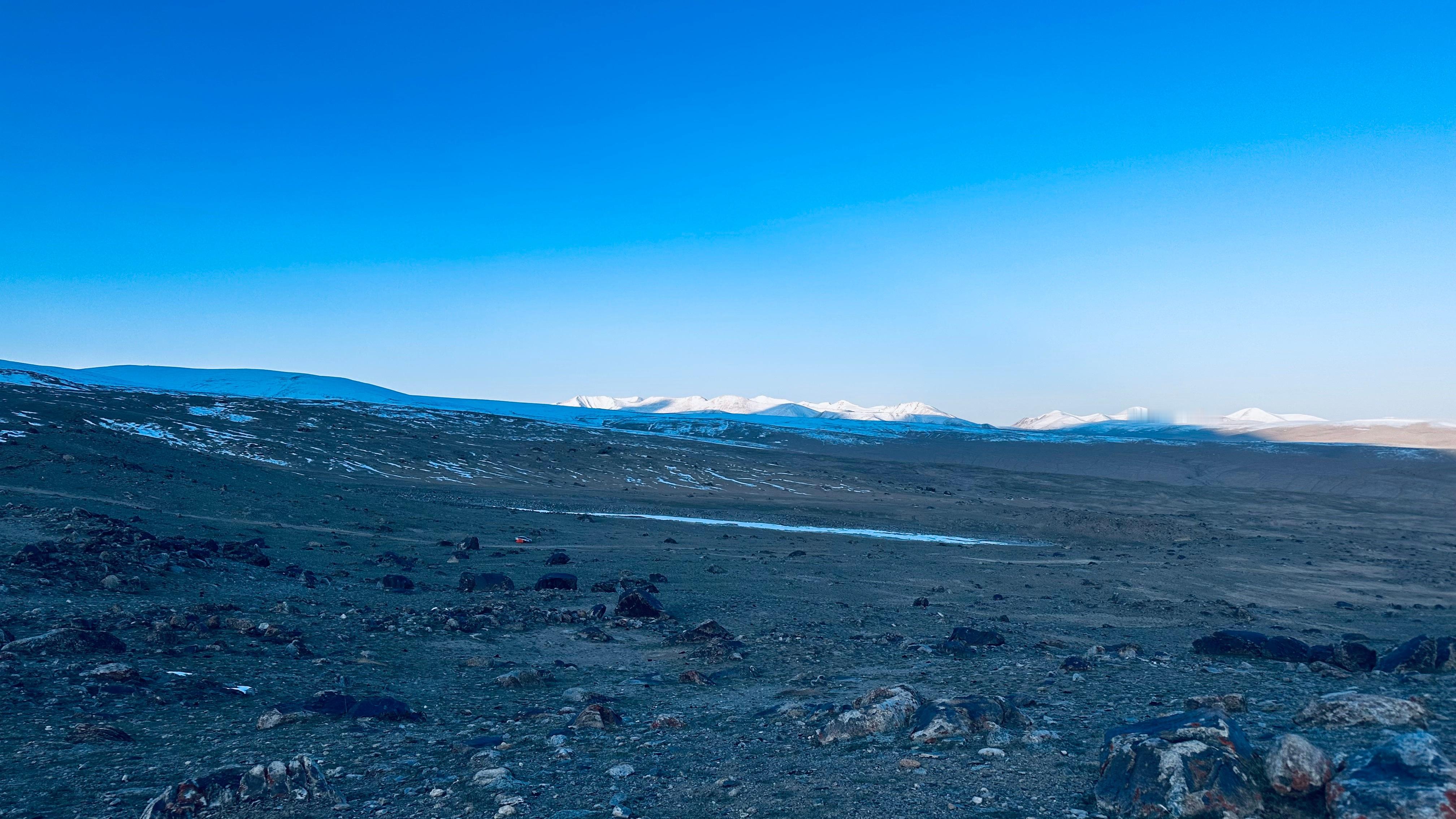 慕士塔格峰，和我心爱的 比亚迪 秦 Plus DM-i别不正经说车