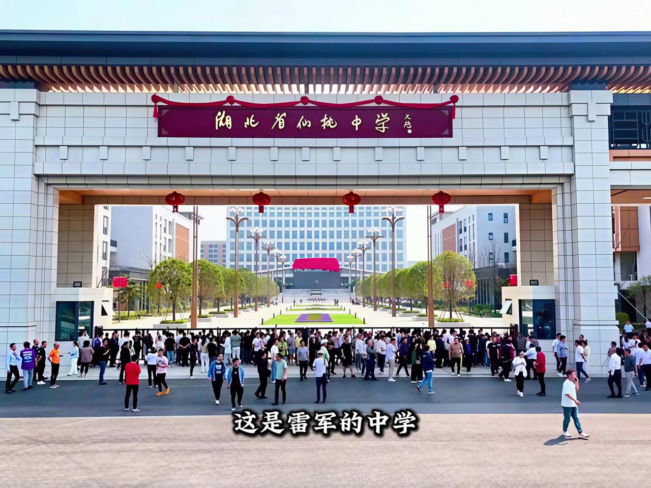 没想到湖北省一个县级中学竟然有十几个毕业于名校的博士生教师，这么多高学历人才热爱