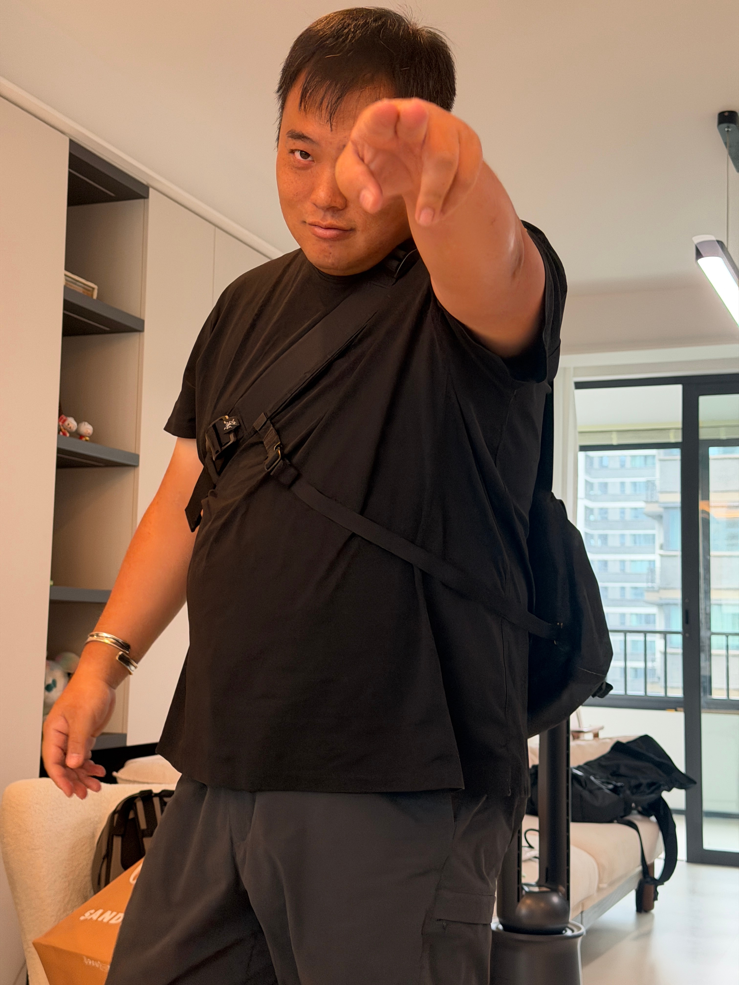 虽然我平时总拿大晨子开玩笑，但也是真的“宠爱”他。他们每个人都买了新的车、或者新