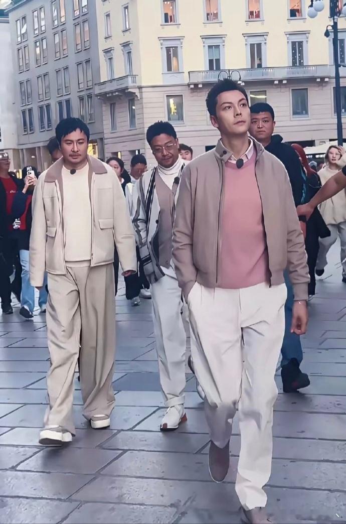 怪不得贾冰要减肥，这是减了个肥吗？这简直是换了个人啊！ 