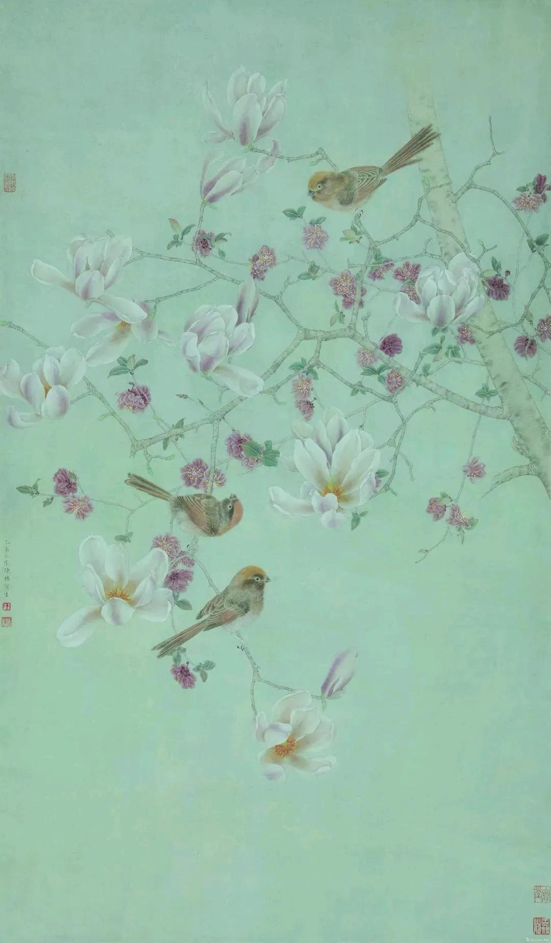 陈胜近年来的创作，画面整体呈现出精致典雅又宁静幽深的艺术性，雅致的灰色调，色艳而