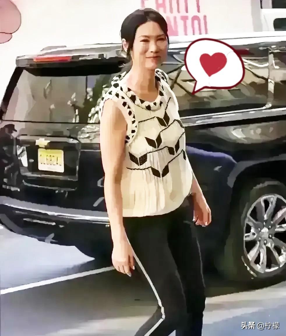 我的个老天爷呐！
我在美国纽约街头碰到了谁？看起来面容憔悴、皮肤黯淡，老了，真的