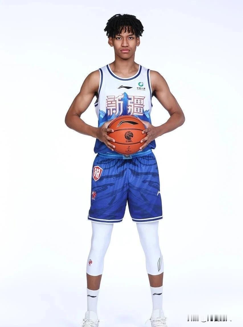 冯傲潜力赛打多好，就是不给机会登场



冯傲继续无缘登场，没有出场机会，新疆后