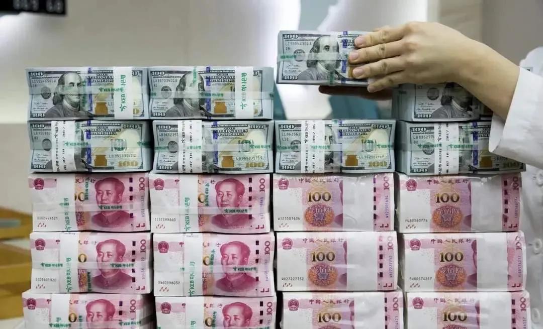老布什上任时，国债总额：2.6万亿
克林顿上任时，国债总额：4万亿
小布什上任时