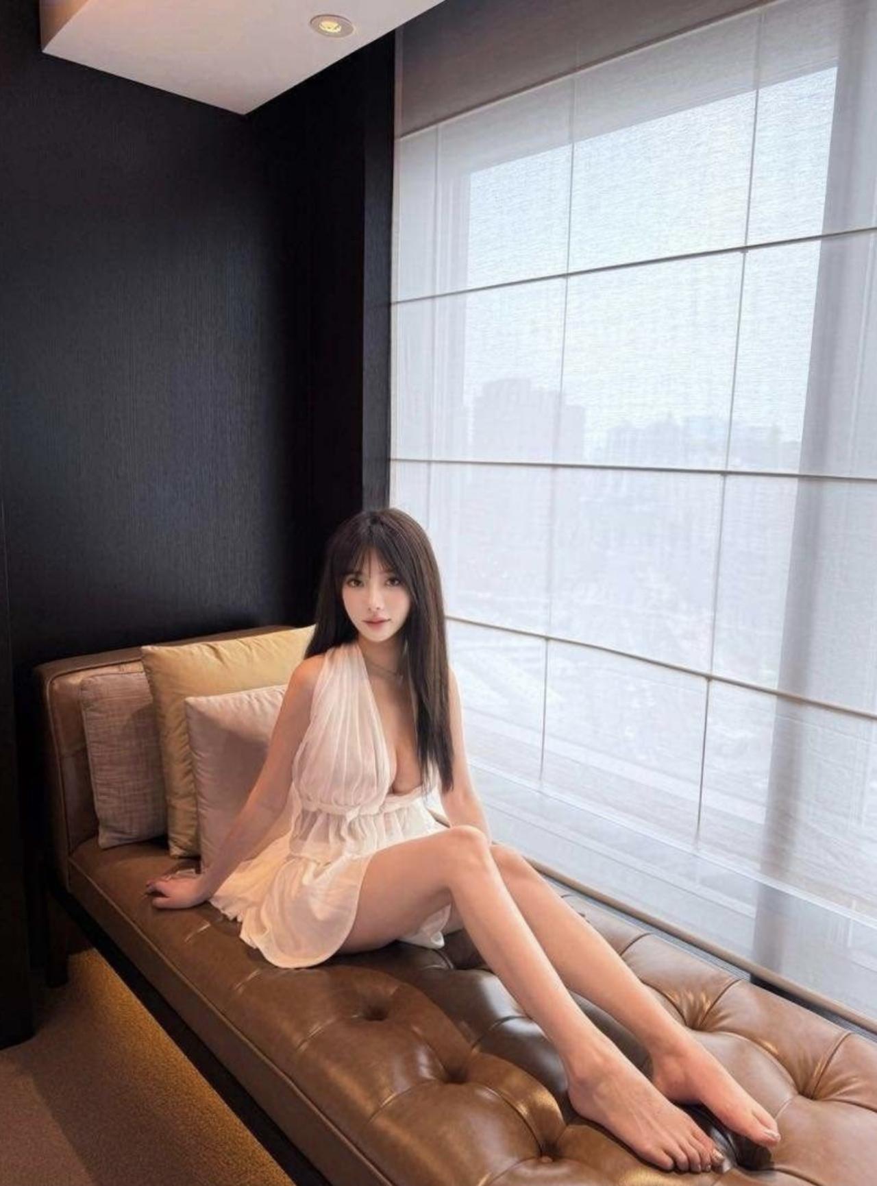 清纯脸庞 御姐身材 03年/167cm/92斤长腿御姐