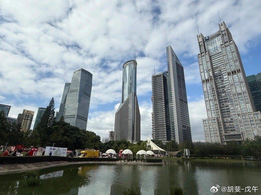 机遇只偏爱有准备的头脑，不要到处去寻找机遇，要看看自己是否做好了准备。 