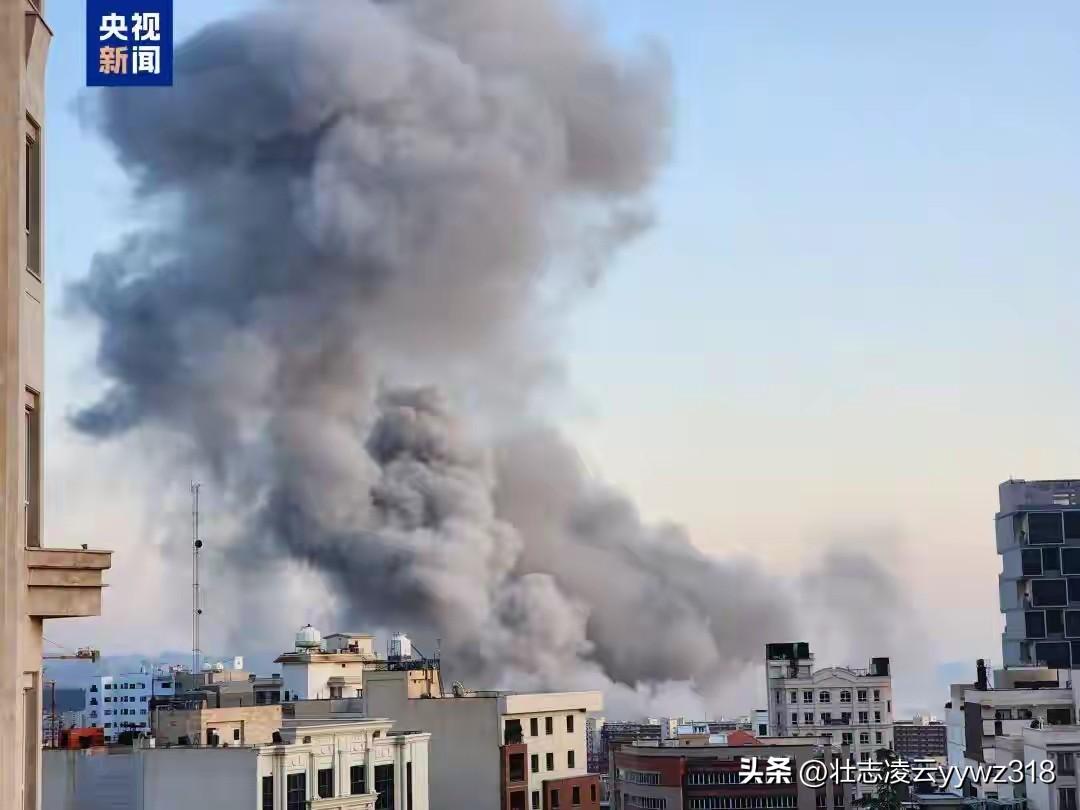 中东局势又一次彻底引爆，这次直接打到了美军家门口！
 
据央视新闻权威报道，当地