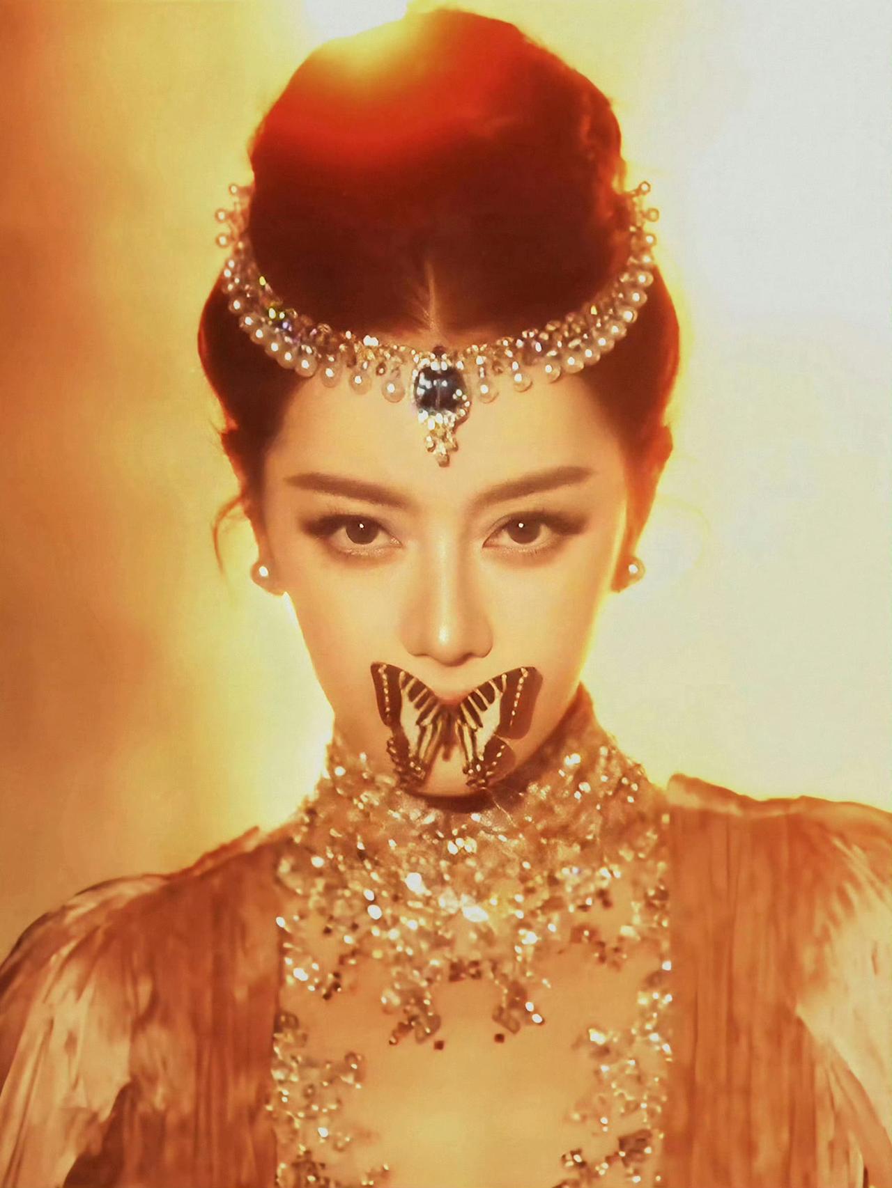 迪丽热巴VOGUE出图，红毯真的是热巴的舒适区！

最近几年出圈的明星红毯图，迪