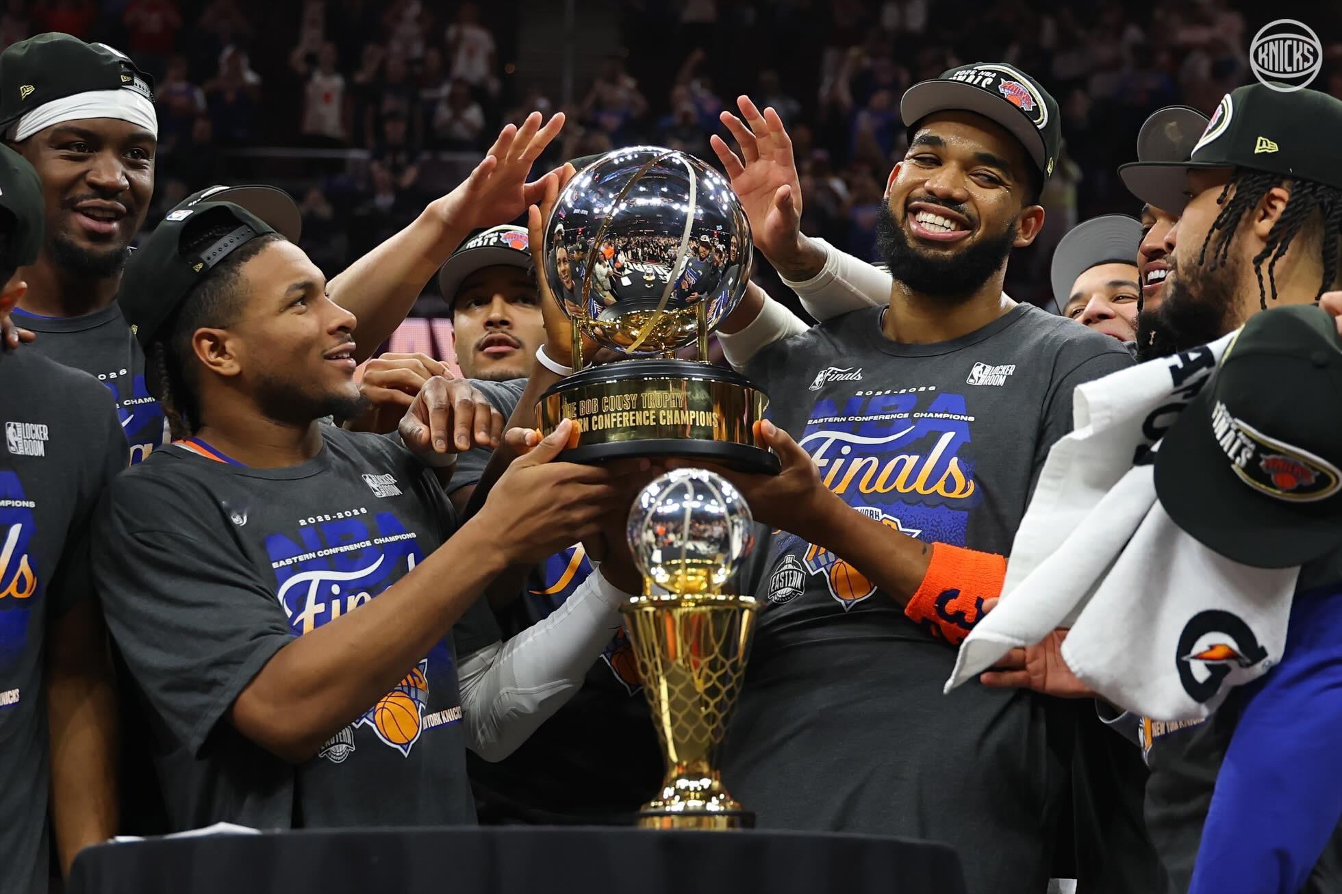 5月26日NBA东部决赛G4，尼克斯客场大胜骑士，总比分4-0横扫对手，时隔27