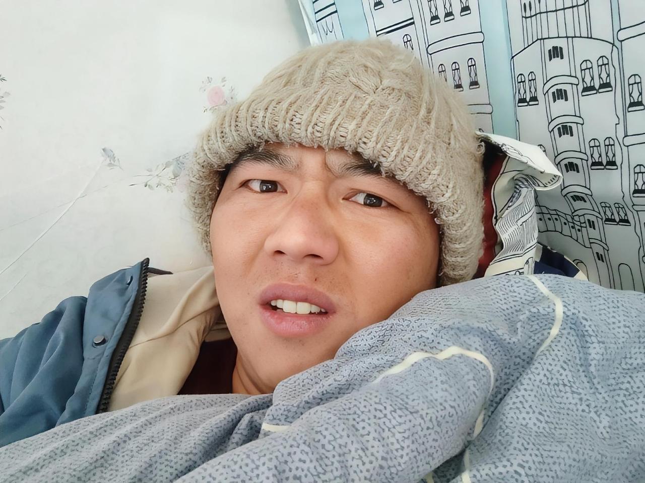 最近有一个同性恋一直在纠缠我，他还给我发红包，他还说要来找我，很想见我，我该怎么