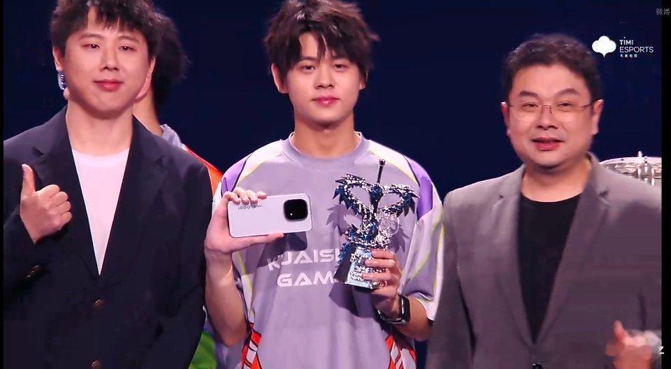 流浪太帅了今晚还是有点意想不到的，没想到KSG居然零封了狼队！总决赛4比0还挺难