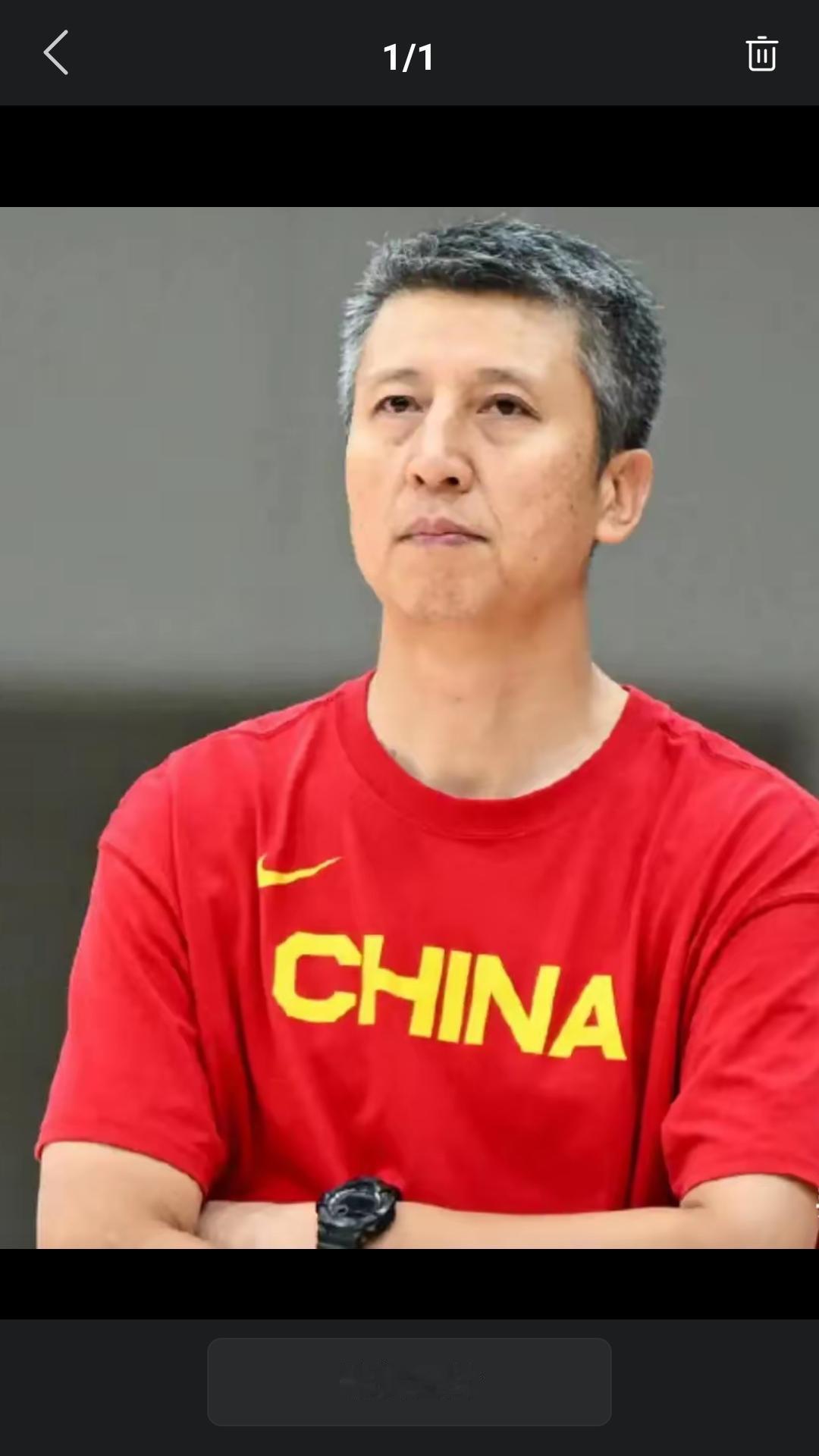 据央视网消息，昨天中国男篮官方发文，在海外打球的王俊杰和赵维伦回到北京，将于近期