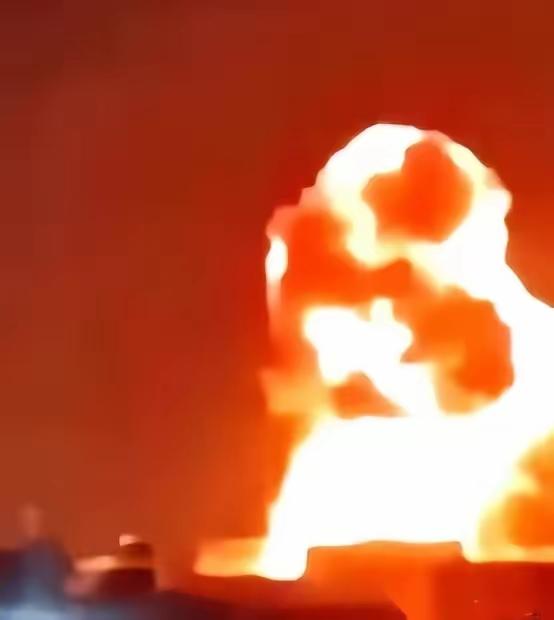 五枚导弹，拦下四枚，就那漏网的一枚，不偏不倚，正中天灵盖。炸的不是别的地方，是卡