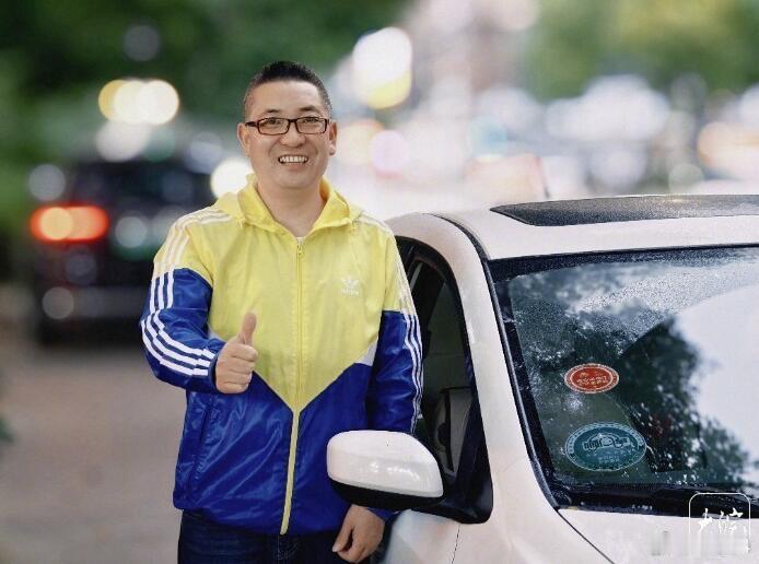 十年时间，安徽的这位陈先生，累计发布了756条爱心线路，提供过1643个座位，搭
